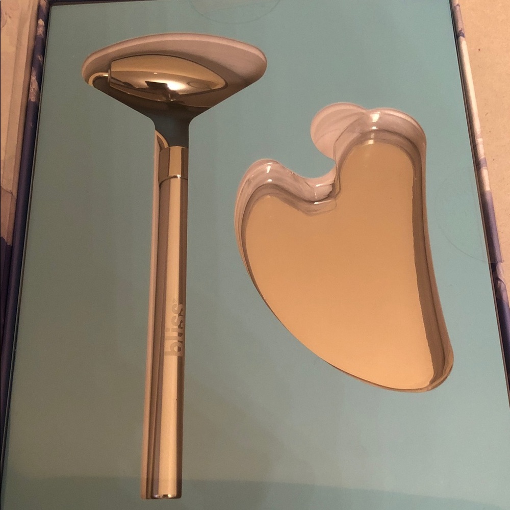 BLISS Cryo Face Roller And Gua Sha Set Stainless Steel - Picture 4 of 8